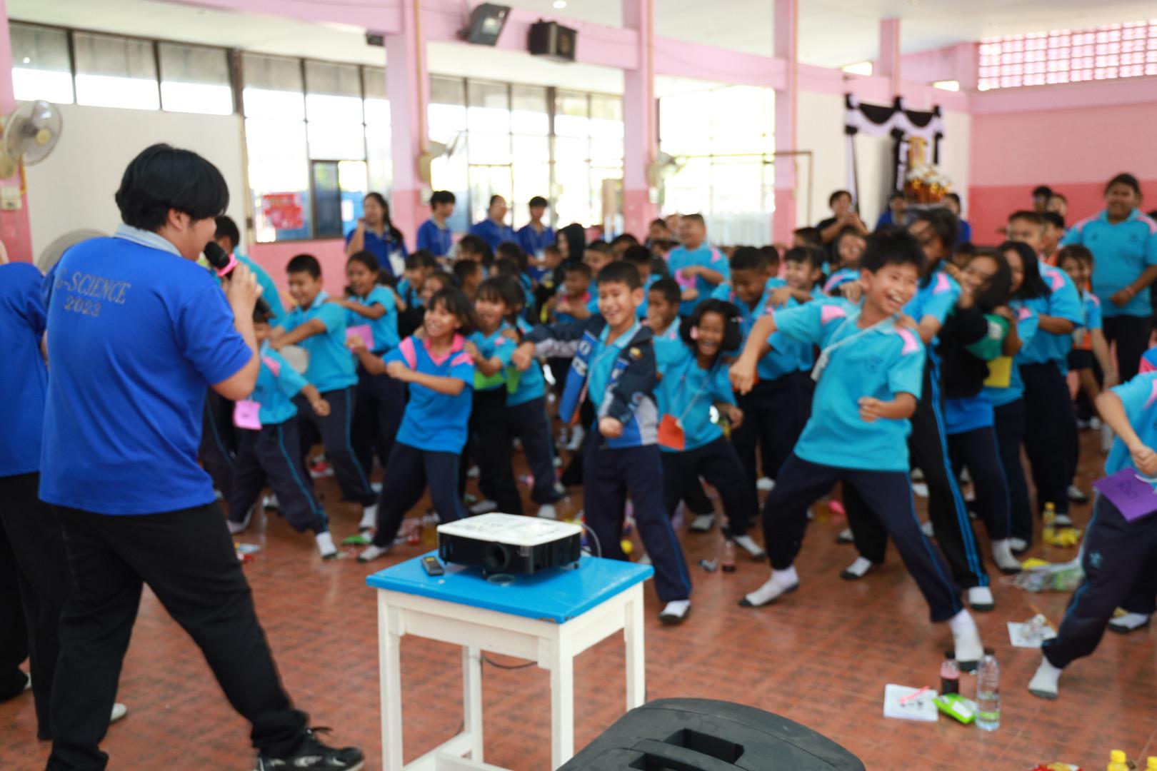 388. วันที่ 27 มกราคม 2569 โปรแกรมวิชาวิทยาศาสตร์ทั่วไป ได้จัดค่ายสเต็มศึกษาให้กับนักเรียนชั้นประถมศึกษาปีที่1-6 ณ โรงเรียนอนุบาลคลองขลุง จ.กำแพงเพชร